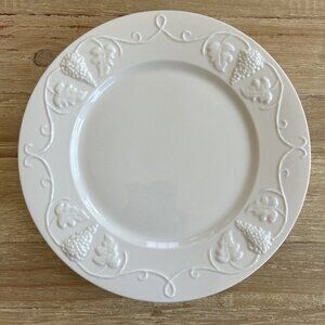 Set of 4 Red Cliff Ironstone Grape Dinner Plates 10.5" Embossed Raised White